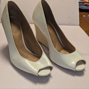 Dexflex Comfort White Wedge Peep-Toe Elegance